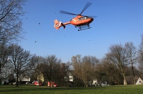 Feuerwehr Essen: FW-E: Mauer stürzt um, 47-jähriger Arbeiter wird lebensgefährlich verletzt