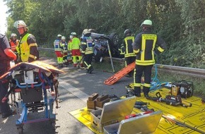 Feuerwehr Dortmund: FW-DO: Verkehrsunfall mit eingeklemmter Person - B236 Richtung Schwerte voll gesperrt