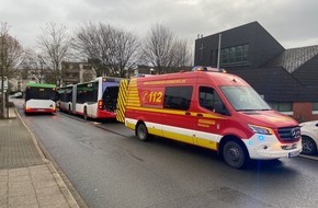 Feuerwehr Herdecke: FW-EN: Linienbus verursacht intensive Ölspur im ganzen Stadtgebiet.