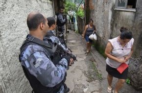 Kabel Eins: Eine Welt ohne Regeln mitten im WM-Trubel? Die Reportage "Die Welt der Favelas" am 11. Mai um 22:15 Uhr in "Abenteuer Leben" bei kabel eins