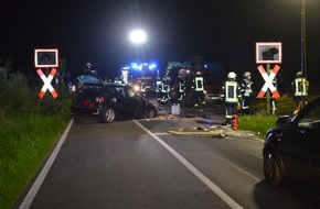 Polizeiinspektion Delmenhorst / Oldenburg - Land / Wesermarsch: POL-DEL: Landkreis Oldenburg: Verkehrsunfall zwischen Pkw und Nordwestbahn mit zwei leichtverletzten Personen am Bahnübergang in Dötlingen, Iserloy