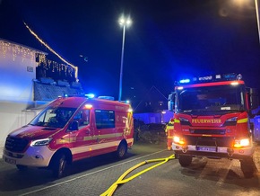 FW-Heiligenhaus: Dachstuhlbrand eines Mehrfamilienhauses