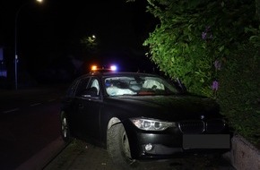 Kreispolizeibehörde Herford: POL-HF: Verkehrsunfall in Kurvenbereich - BMW prallt gegen Mauer