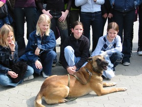 POL-GOE: (317) Girls&#039; Day 2002: 70 Mädchen besuchen die Polizei