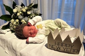 Klinikum N&uuml;rnberg: Krankenhaus Lauf begr&uuml;&szlig;t sein Neujahrsbaby John