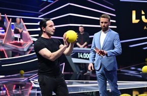 ProSieben: Comedy-Klassentreffen bei "Lucky Stars": Janine Kunze, Michael Mittermeier, Simon Gosejohann, Bülent Ceylan und Martin Klempnow quizzen am Dienstag auf ProSieben