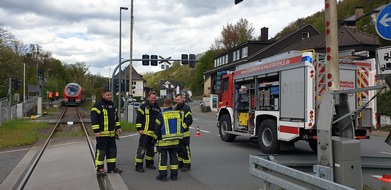 Freiwillige Feuerwehr Schalksmühle: FW Schalksmühle: Zwischenfall auf Bahnstrecke / Feuerwehr betreut Fahrgäste