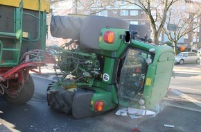 Kreispolizeibehörde Rhein-Kreis Neuss: POL-NE: Traktor kippt bei Verkehrsunfall um