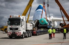 Deutsche Bahn AG: DB Schenker bringt 141-Tonnen-Zylinder mit Schiff, Lkw und Flugzeug von Berlin nach Kanada