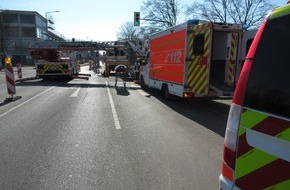 Feuerwehr Dinslaken: FW Dinslaken: Feuerwehr unterstützt den Rettungsdienst im Einsatz