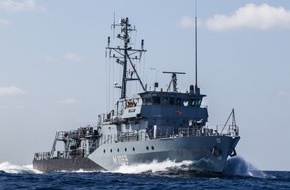Presse- und Informationszentrum Marine: Minenjagdboot "Homburg" l&auml;uft zum NATO-Einsatz aus