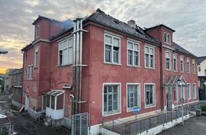 Feuerwehr Dresden: FW Dresden: Großbrand in der ehemaligen Staatsoperette - Einsatz erfolgreich beendet