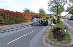 Polizei Mettmann: POL-ME: Auto &uuml;berschl&auml;gt sich - Insassen leicht verletzt - 2609108