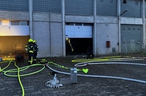 Feuerwehr Ahlen: FW-WAF: Starke Rauchentwicklung am ehemaligen Baubetriebshof