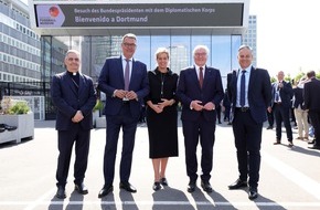 DFB-Stiftung Deutsches Fußballmuseum: Medienmitteilung: Bundespräsident mit Botschaftern im Fußballmuseum