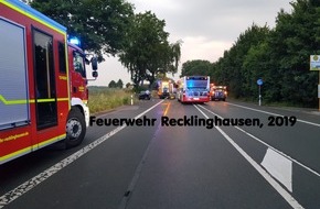 Feuerwehr Recklinghausen: FW-RE: Schwerer Verkehrsunfall mit Linienbus - eine schwerst verletzte Person