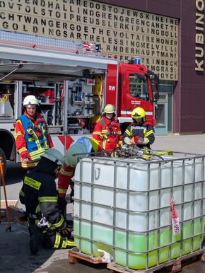 FW LK Esslingen: Erfolgreicher Abschluss der Feuerwehr-Grundausbildung im Landkreis Esslingen