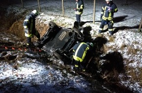 Freiwillige Feuerwehr Werne: FW-WRN: TH_2 - LZ3 - PKW im Graben