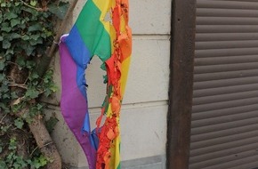 Polizei Duisburg: POL-DU: Dellviertel: Regenbogen-Flagge angezündet - Polizei sucht Zeugen