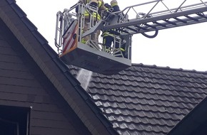 Feuerwehr Dorsten: FW-Dorsten: Ausgedehnter Wohnungsbrand nach Detonation einer Gasflasche