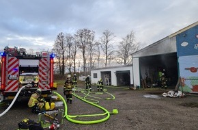 Feuerwehr Essen: FW-E: Feuer in einem Gartenbaubetrieb, keine Verletzten
