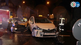 Polizeipräsidium Oberhausen: POL-OB: Schwerer Verkehrsunfall mit Taxi in Oberhausen