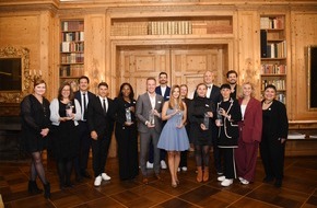 TRAVELBOOK: TRAVELBOOK AWARD 2025: Das sind die Trendziele der kommenden Reisesaison / Griechenland ist "Gastfreundlichstes Land der Welt" / Bad Wimpfen (BW) mit schönster Altstadt / 150.000 Stimmen abgegeben