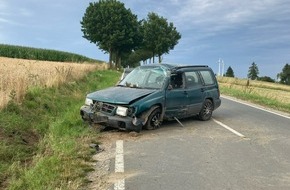 Kreispolizeibehörde Höxter: POL-HX: Geländewagen kommt von der Straße ab und überschlägt sich