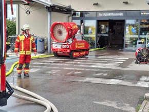 KFV-CW: Leergutautomat in Brand / Einkaufsmarkt evakuiert