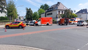 Feuerwehr Velbert: FW-Velbert: Verkehrsunfall mit Rettungswagen auf der Friedrich-Ebert-Straße