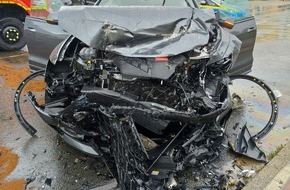 Feuerwehr Oberhausen: FW-OB: Verkehrsunfall auf der Bottroper Stra&szlig;e - Drei verletzte Personen