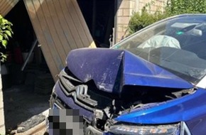 Kreispolizeibeh&ouml;rde Siegen-Wittgenstein: POL-SI: PKW landet nach Kollision in Garage - #polsiwi