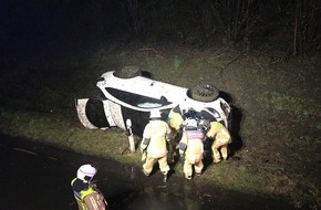 Feuerwehr Bottrop: FW-BOT: PKW auf A31 überschlagen