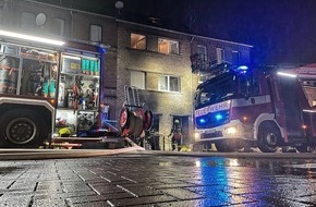 Feuerwehr Neuss: FW-NE: Wohnung in Vollbrand | 10 Personen betroffen