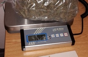 Bundespolizeidirektion Sankt Augustin: BPOL NRW: Tüte mit Drogen aus dem Auto geworfen; Bundespolizei stellt ein Kilogramm Marihuana auf der A 52 bei Elmpt sicher