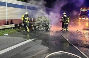 Kreisfeuerwehr Rotenburg (W&uuml;mme): FW-ROW: Schwerer Verkehrsunfall mit brennendem Pkw