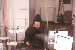Polizei Rhein-Erft-Kreis: POL-BM: Frechen Banküberfall / Foto 1 von 3