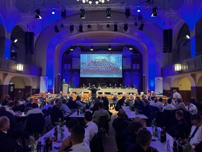 FW-Velbert: Feuerwehr Velbert blickt auf einsatzreiches Jahr zur&uuml;ck - Ehrungen und Zukunftsthemen im Fokus