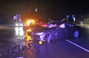 Polizei Mettmann: POL-ME: Hoher Sachschaden nach Abbiegeunfall - Velbert - 2302001