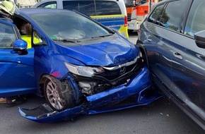 Polizei Hagen: POL-HA: Unfall beim Linksabbiegen: Zwei Leichtverletzte