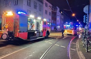 Feuerwehr und Rettungsdienst Bonn: FW-BN: Brennende Mülltonnen in Innenhof