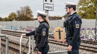Bundespolizeidirektion München: Bundespolizeidirektion München: Jugendlicher von S-Bahn erfasst und verletzt / Bundespolizei ermittelt wegen gefährlichen Eingriffs in den Bahnverkehr