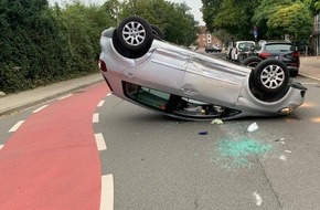 Polizeiinspektion Lüneburg/Lüchow-Dannenberg/Uelzen: POL-LG: ++ Pkw überschlägt sich - beim Vorbeifahren Pkw touchiert - zwei Verletzte ++ "Komplettentwendungen" von Pkw BMW 318d und Audi-Cabrio ++ "Schwimmer" beklaut - mit Tracking App Dieb ...