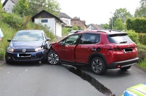 Kreispolizeibehörde Olpe: POL-OE: Verkehrsunfall mit zwei leicht verletzten Personen