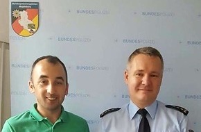 Bundespolizeiinspektion Magdeburg: BPOLI MD: Smartphone-Dieb aufgehalten: Bundespolizei ehrt Afghanen für geleistete Zivilcourage