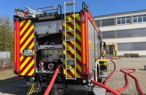 Feuerwehr Dresden: FW Dresden: Brand in der 93. Grundschule