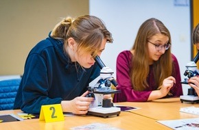 Programm COACHING4FUTURE der Baden-Württemberg Stiftung gGmbH: "Verbrecherjagd" in Sulz (15.04.): Coaches begeistern am Albeck-Gymnasium für MINT-Berufe