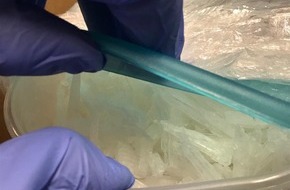 Bundespolizeidirektion Sankt Augustin: BPOL NRW: Fahndungserfolg der Bundespolizei; Duo mit 1,55 Kilogramm Chrystal Meth auf der Autobahn A 3 bei Rees festgenommen