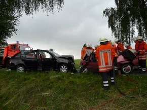 POL-WL: Neu Wulmstorf - Tödlicher Verkehrsunfall ++ Ramelsloh - Schwerer Verkehrsunfall - 3 Personen eingeklemmt