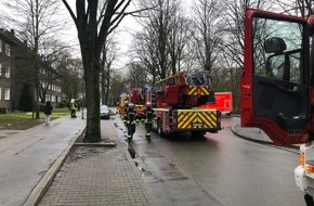 Feuerwehr Gelsenkirchen: FW-GE: Aufmerksamer Nachbar und ein ausgelöster Heimrauchmelder verhindern größeren Schaden in Gelsenkirchen Scholven